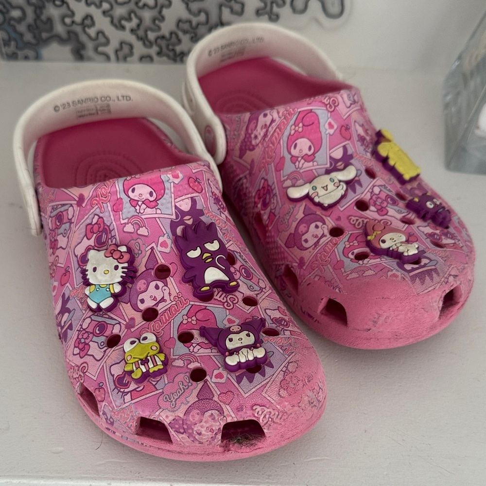 CROCS Pink Kids Hello Kitty & Friends with design with Sanrio character inserts